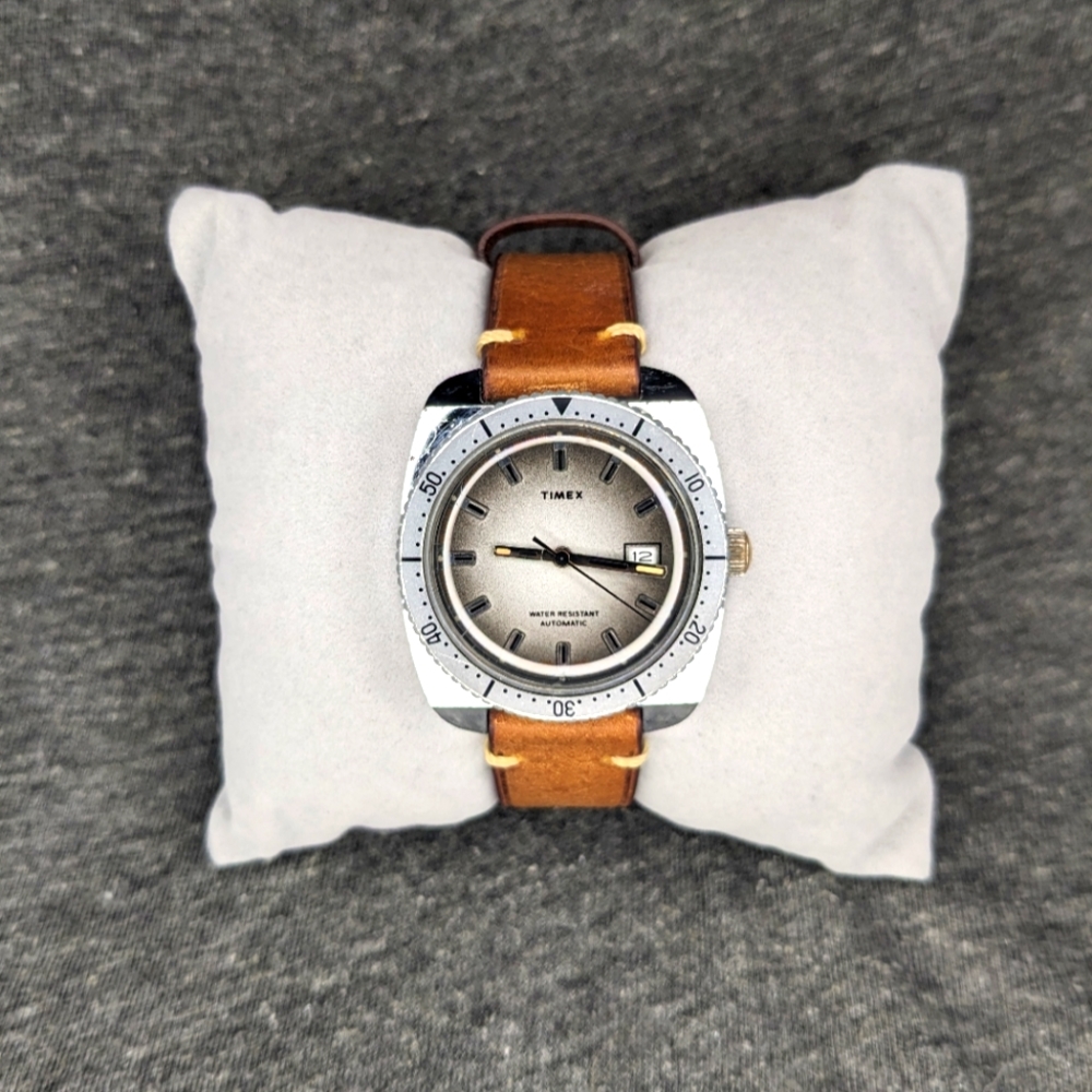 Vintage 70's automatic Timex Viscount Sportster diver watch